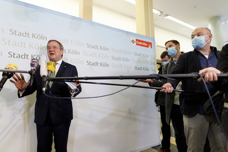 Armin Laschet besucht das Gesundheitsamt Köln