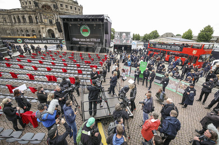 Demonstration 'Ohne uns ist Stille' in Dresden
