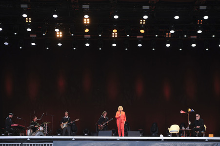 Revue 'Nutten, Koks und frische Erdbeeren - Die Geschichte des deutschen Schlagers' in Hannover