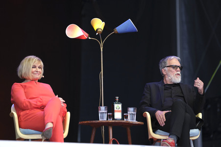 Revue 'Nutten, Koks und frische Erdbeeren - Die Geschichte des deutschen Schlagers' in Hannover