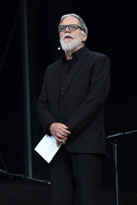 Revue 'Nutten, Koks und frische Erdbeeren - Die Geschichte des deutschen Schlagers' in Hannover