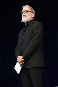 Revue 'Nutten, Koks und frische Erdbeeren - Die Geschichte des deutschen Schlagers' in Hannover