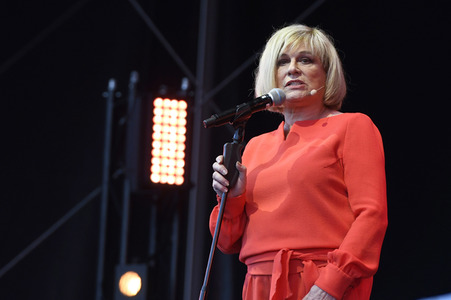 Revue 'Nutten, Koks und frische Erdbeeren - Die Geschichte des deutschen Schlagers' in Hannover