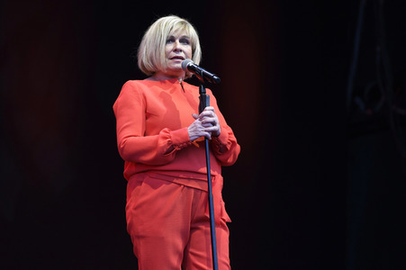 Revue 'Nutten, Koks und frische Erdbeeren - Die Geschichte des deutschen Schlagers' in Hannover