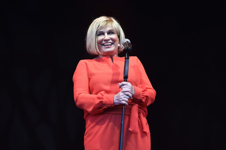 Revue 'Nutten, Koks und frische Erdbeeren - Die Geschichte des deutschen Schlagers' in Hannover