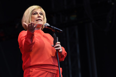 Revue 'Nutten, Koks und frische Erdbeeren - Die Geschichte des deutschen Schlagers' in Hannover