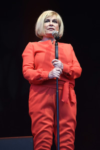 Revue 'Nutten, Koks und frische Erdbeeren - Die Geschichte des deutschen Schlagers' in Hannover