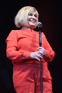 Revue 'Nutten, Koks und frische Erdbeeren - Die Geschichte des deutschen Schlagers' in Hannover