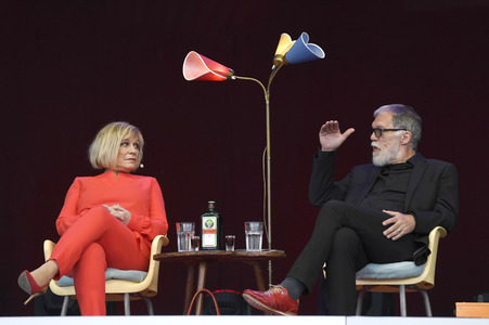 Revue 'Nutten, Koks und frische Erdbeeren - Die Geschichte des deutschen Schlagers' in Hannover