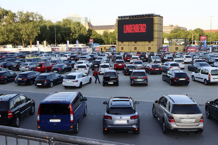 Eröffnung vom Autokino auf dem Heiligengeistfeld in Hamburg