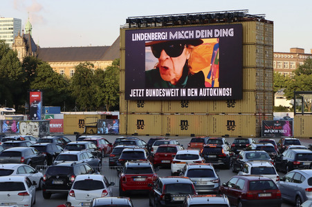 Eröffnung vom Autokino auf dem Heiligengeistfeld in Hamburg