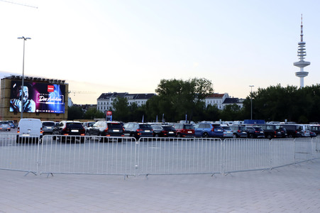 Eröffnung vom Autokino auf dem Heiligengeistfeld in Hamburg