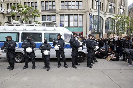 Demonstration 'Enough is Enough! - There can be no Peace without Justice!' in Hamburg
