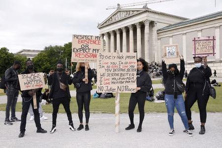Demonstration 'Silent Protest - Sag Nein zu Rassismus' in München