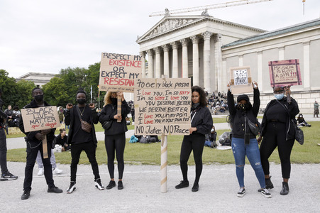 Demonstration 'Silent Protest - Sag Nein zu Rassismus' in München