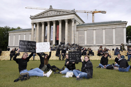 Demonstration 'Silent Protest - Sag Nein zu Rassismus' in München