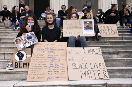 Demonstration 'Silent Protest - Sag Nein zu Rassismus' in München
