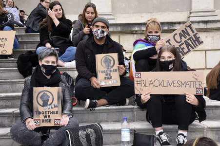 Demonstration 'Silent Protest - Sag Nein zu Rassismus' in München