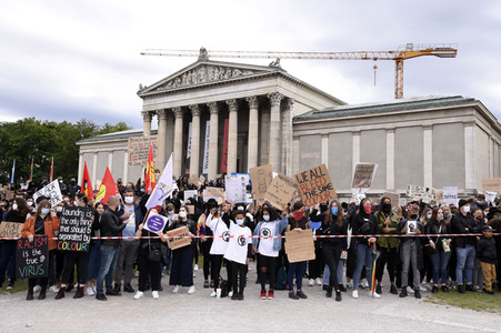 Demonstration 'Silent Protest - Sag Nein zu Rassismus' in München