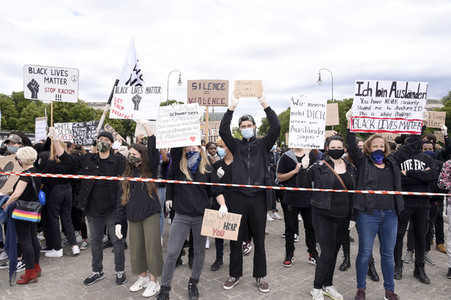 Demonstration 'Silent Protest - Sag Nein zu Rassismus' in München