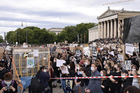 Demonstration 'Silent Protest - Sag Nein zu Rassismus' in München