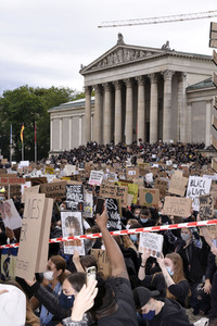 Demonstration 'Silent Protest - Sag Nein zu Rassismus' in München