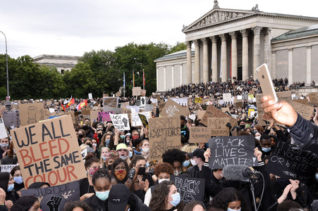 Demonstration 'Silent Protest - Sag Nein zu Rassismus' in München