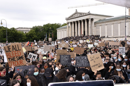 Demonstration 'Silent Protest - Sag Nein zu Rassismus' in München