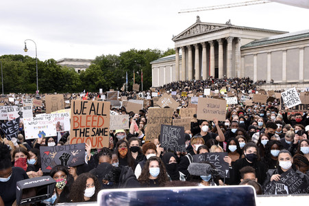 Demonstration 'Silent Protest - Sag Nein zu Rassismus' in München