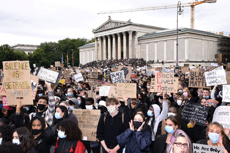Demonstration 'Silent Protest - Sag Nein zu Rassismus' in München