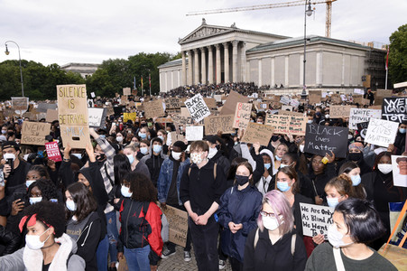 Demonstration 'Silent Protest - Sag Nein zu Rassismus' in München
