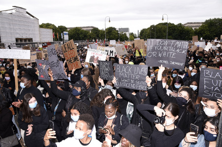 Demonstration 'Silent Protest - Sag Nein zu Rassismus' in München