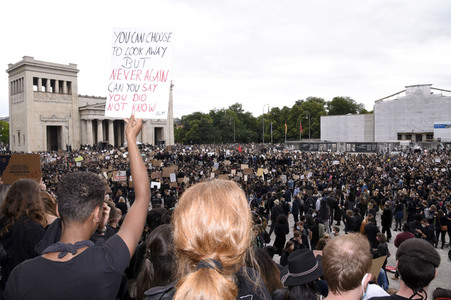 Demonstration 'Silent Protest - Sag Nein zu Rassismus' in München