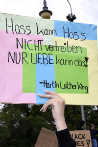 Demonstration 'Silent Protest - Sag Nein zu Rassismus' in München