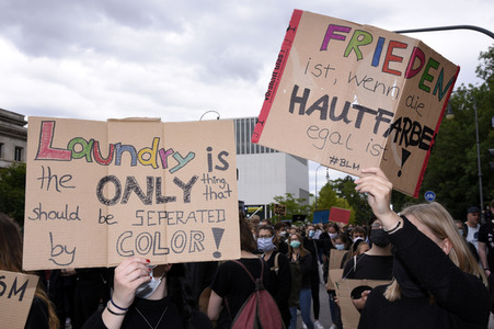 Demonstration 'Silent Protest - Sag Nein zu Rassismus' in München