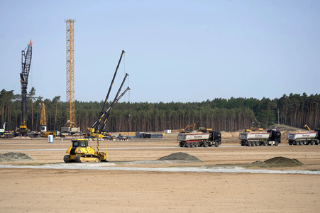 Baubeginn der Tesla Gigafactory 4 in Grünheide