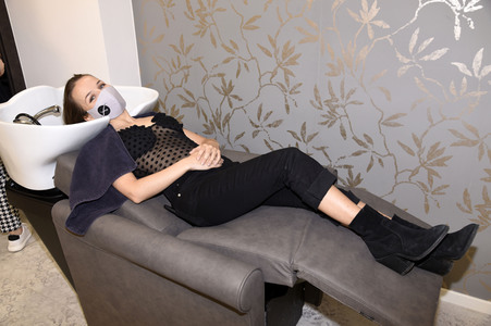 Darya Gritsyuk beim Friseurbesuch in München