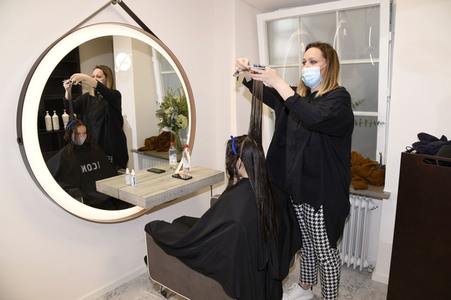 Darya Gritsyuk beim Friseurbesuch in München