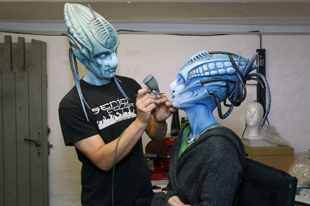 GEEK ART: Aliens besuchen Einkaufsladen auf der Erde / Aliens Visit Corner Shop on Earth - Bodypainting