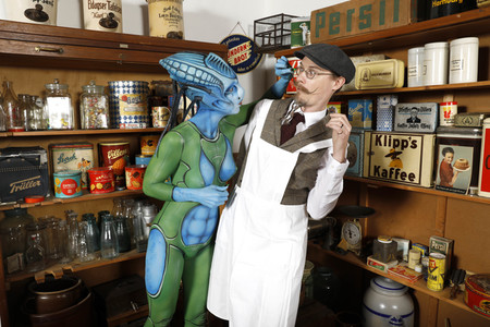 GEEK ART: Aliens besuchen Einkaufsladen auf der Erde / Aliens Visit Corner Shop on Earth - Bodypainting
