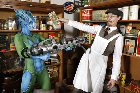 GEEK ART: Aliens besuchen Einkaufsladen auf der Erde / Aliens Visit Corner Shop on Earth - Bodypainting