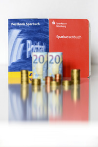 Symbolfoto Sparbuch
