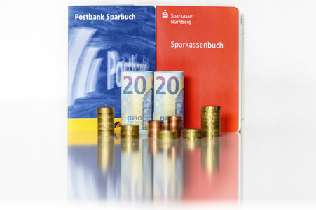 Symbolfoto Sparbuch