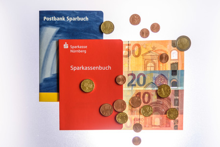 Symbolfoto Sparbuch