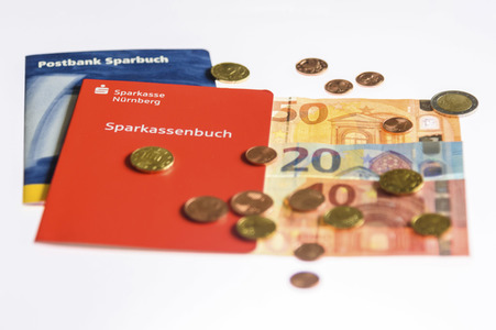 Symbolfoto Sparbuch