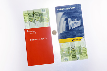 Symbolfoto Sparbuch