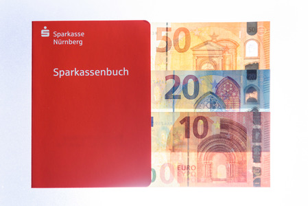 Symbolfoto Sparbuch