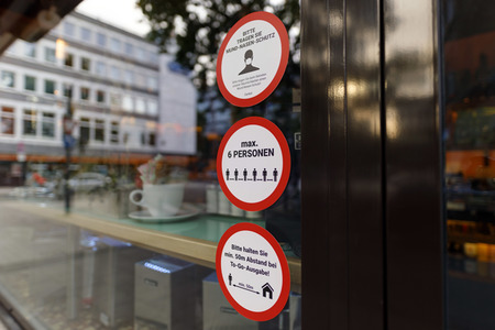 Symbolfoto Abstand halten