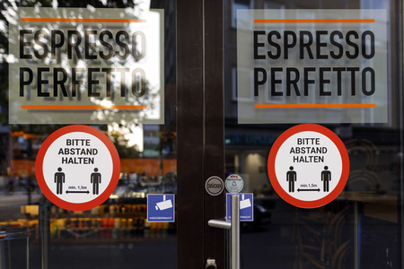 Symbolfoto Abstand halten