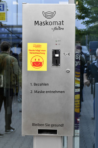 Präsentation des ersten Maskenautomaten in Berlin